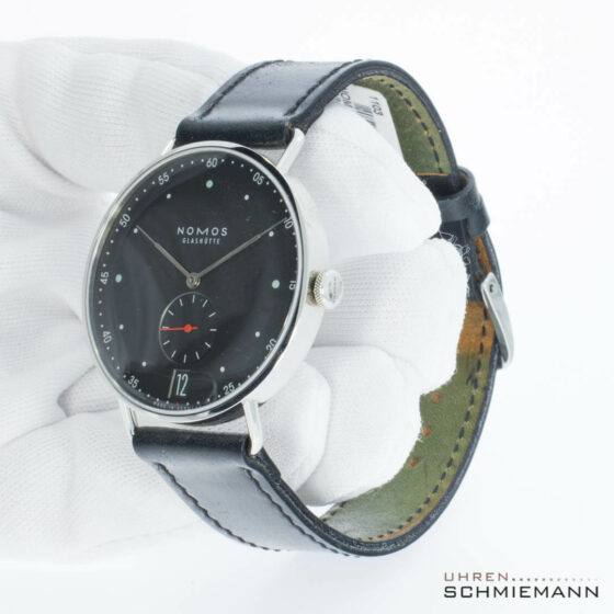 Nomos Metro 38 Datum Stadtschwarz, Ref.1103