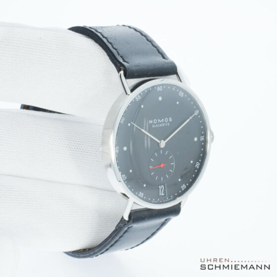 Nomos Metro 38 Datum Stadtschwarz, Ref.1103