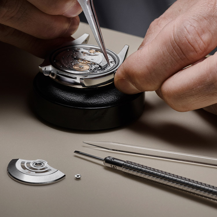 Uhren Schmiemann Rolex, Omega, Sinn, Breitling in Oberhausen rolex-servicing-procedure-dismantling-of-the-movement_portrait